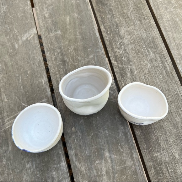 Studio Pottery 3 Piece Set White with Blue Swirl Pitcher and Mugs ART DECO - Picture 3 of 15